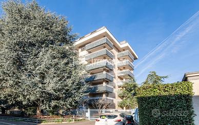 Bilocale con terrazzo e cantina da ristrutturare