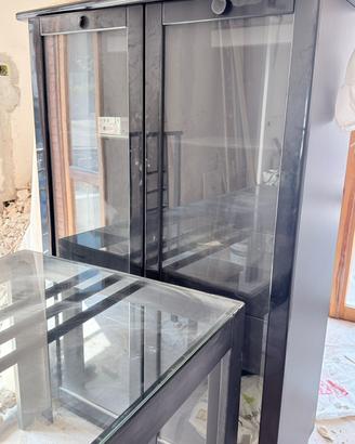 Tavolo  Sedie e credenza