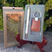 Set penna con portachiavi in pelle marrone