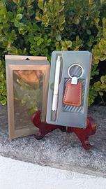 Set penna con portachiavi in pelle marrone