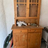 Caratteristica Credenza Trentina in legno massello