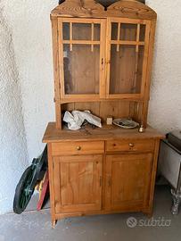 Caratteristica Credenza Trentina in legno massello