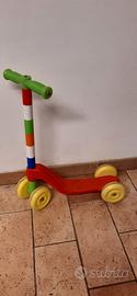 monopattino a 4 ruote in plastica 
