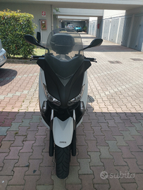 Yamaha X-Max 400