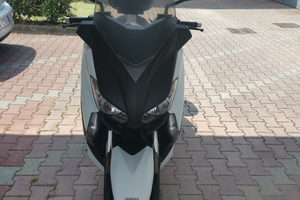 Yamaha X-Max 400