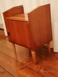COMODINO IN LEGNO 