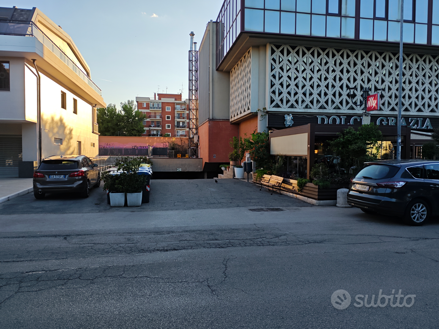 Zona ospedale Garage e box In vendita a Foggia