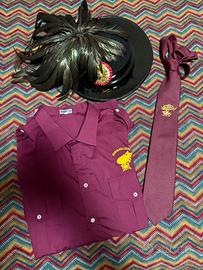 Cappello, camicia e cravatta da bersagliere