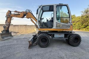 Escavatore gommato Liebherr A309 — anno 2008