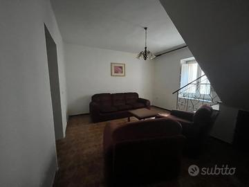 Indipendente su due livelli con cortile