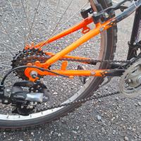 Mountain bike 24" e 21 rapporti per ragazzi