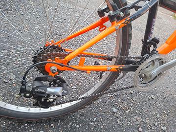 Mountain bike 24" e 21 rapporti per ragazzi