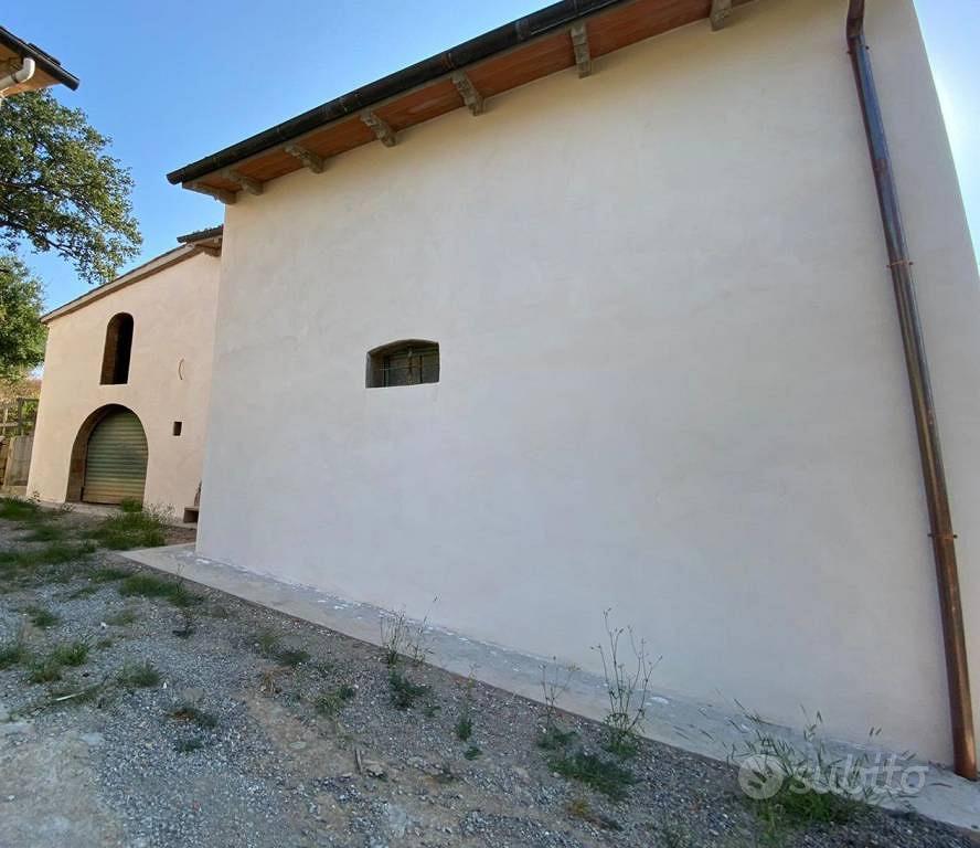 Rustico / Casale di 300 m² con più di 5 locali e b - Vista 2