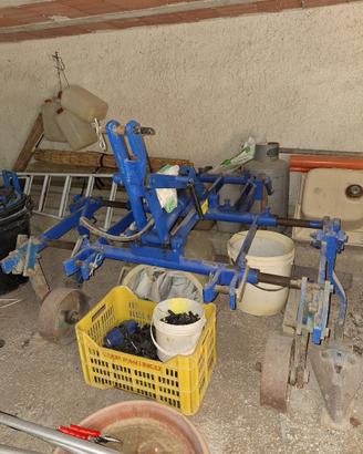 Assolcatore portato per trattore (piccolo aratro)