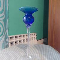 Vaso in cristallo blu e trasparente 