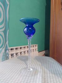 Vaso in cristallo blu e trasparente 