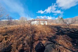 Zafferana etnea Rustico abitabile con terreno