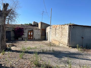 Casolare con terreno in Contrada Roccella