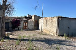 Casolare con terreno in Contrada Roccella