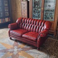 Divano classico inglese vera pelle rosso vintage