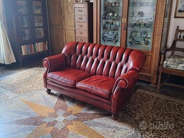 Divano classico inglese vera pelle rosso vintage