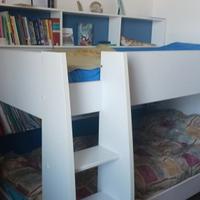 letto a castello comprensivo di libreria 3 piani