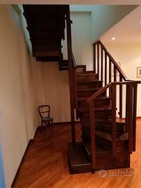 Scala interna in legno Iroko