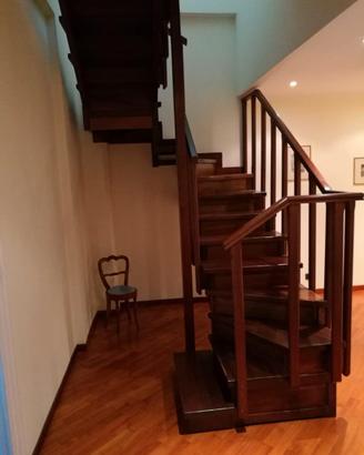 Scala interna in legno Iroko