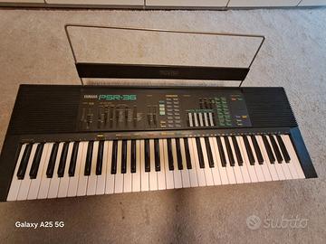 yamaha tastiera con leggío e piedi