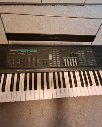 yamaha tastiera con leggío e piedi