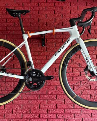 823. PARDUS ROBIN SPORT