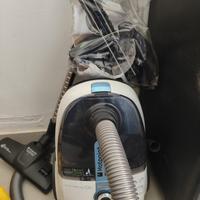 aspirapolvere Hotpoint Ariston con accessori