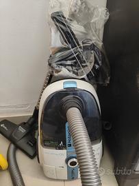 aspirapolvere Hotpoint Ariston con accessori