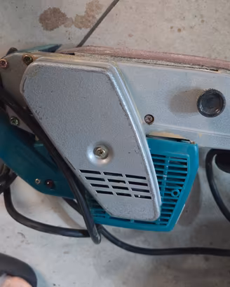 levigatrice a nastro makita