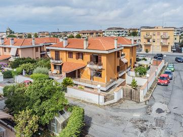 QUADRIFAMILIARE A CERVETERI