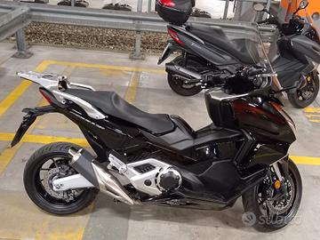 Honda forza 750