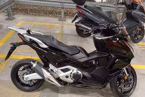 Honda forza 750
