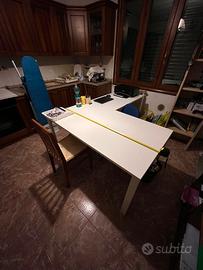 Scrivania Angolare con Cassettiera