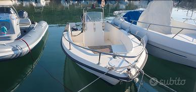 Barca open 5,50 con Suzuki 40cv 4 tempio