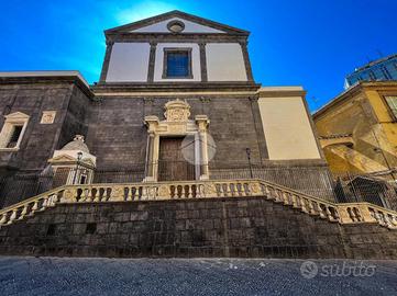 MONOLOCALE A NAPOLI