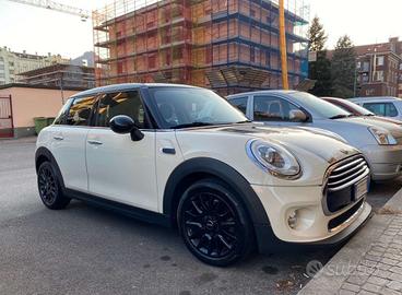 MINI Cooper D 1.5 Business 5p