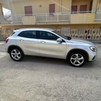 Mercedes-Benz  GLA  200d