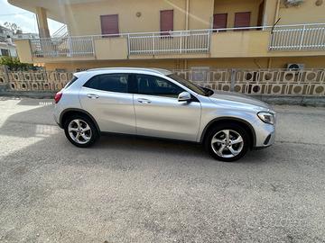 Mercedes-Benz  GLA  200d