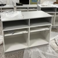 Arredamento banchi espositivi per negozi