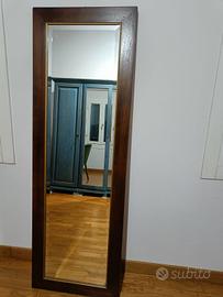specchio con cornice  in legno 