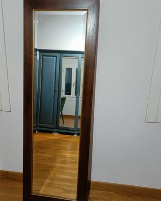 specchio con cornice  in legno 