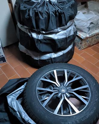 set  cerchi in lega + pneumatici invernali 