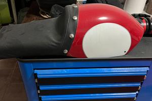 Sella in vetroresina per moto cafe' racer