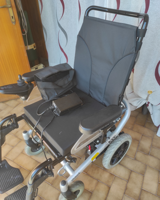 Carrozzina elettrica per anziani