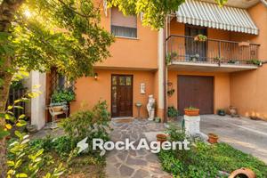 Villetta a schiera di 170 m² con 3 locali e box au